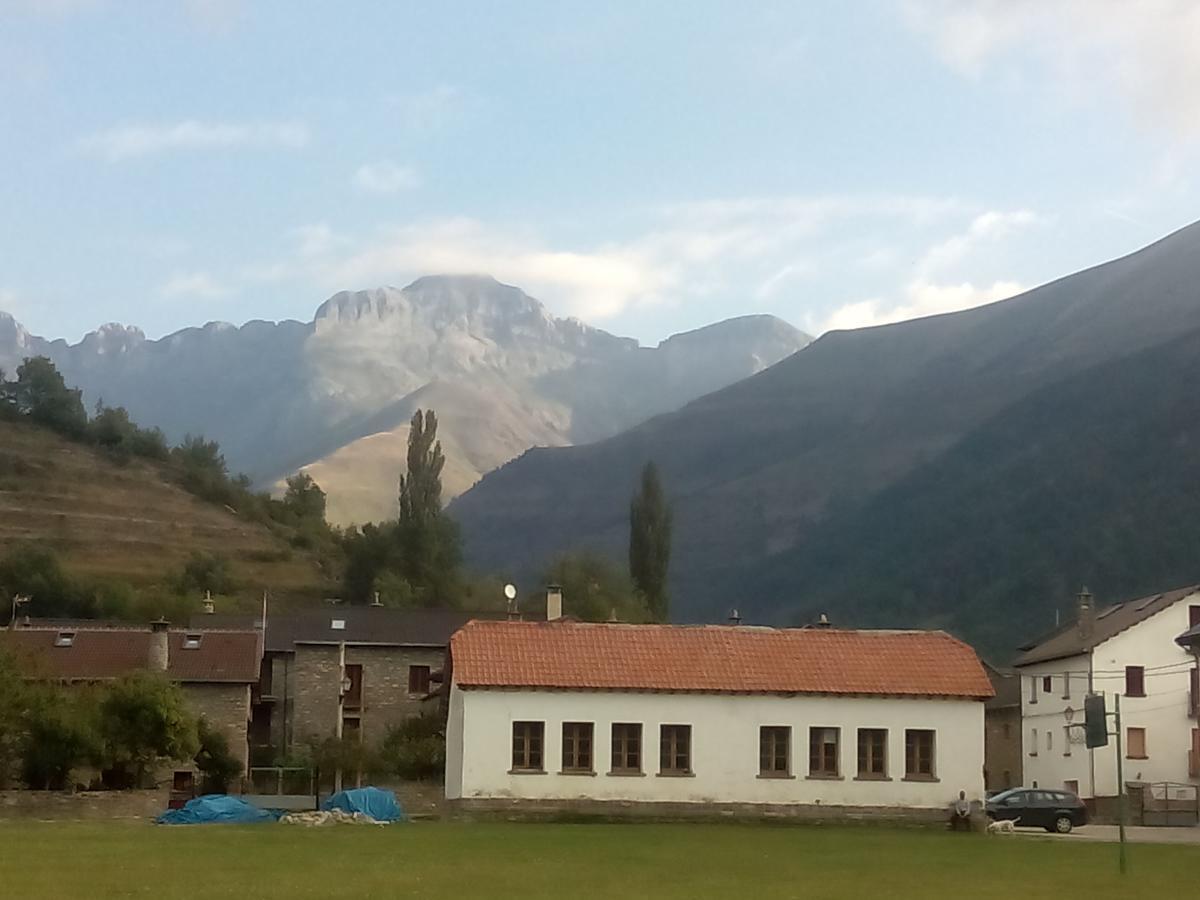 Albergue El Ultimo Bucardo Linás de Broto Dış mekan fotoğraf